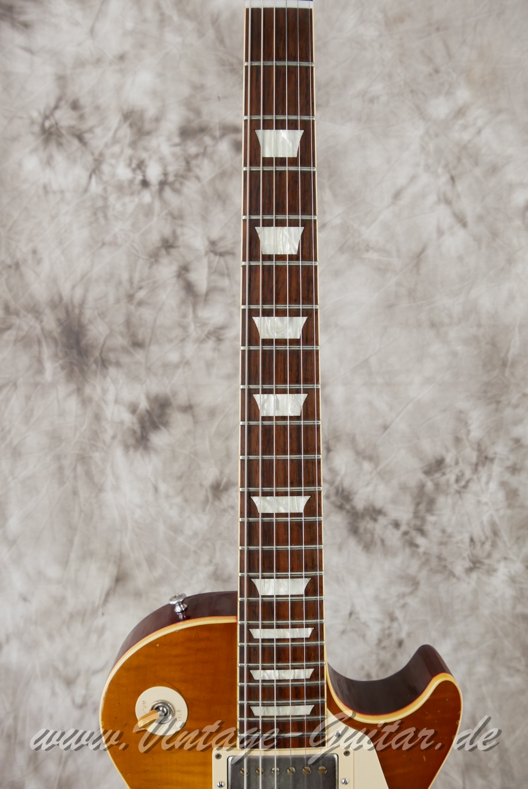 Gibson_Les_Paul_Standard_Collectors_Choice_no_8_The Beast_Bernie_Marsden_burst_2013-005.JPG